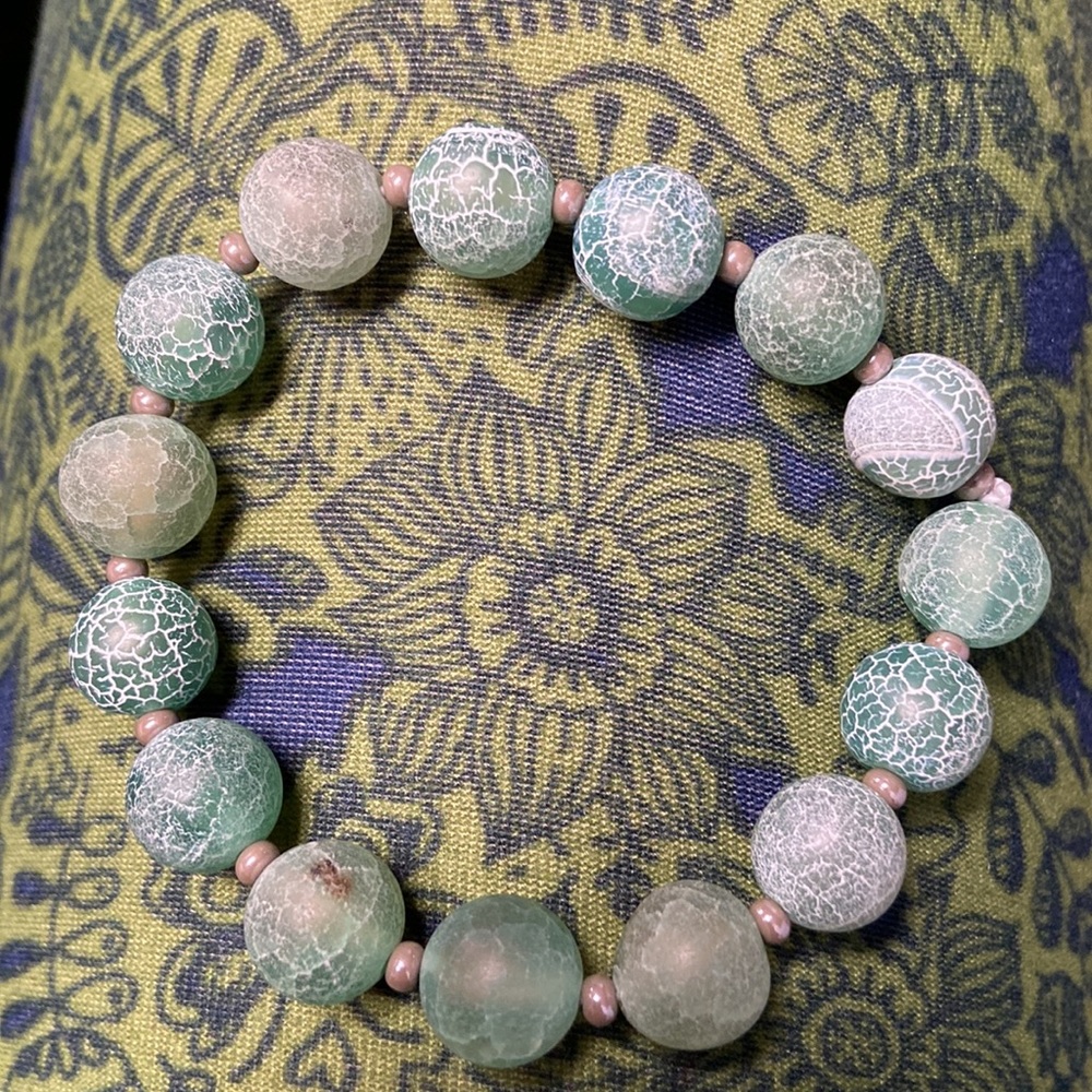 HP 🎉Handmade Agate & glass bead stretch bracelet. 7” Handcrafted. - Picture 3 of 4